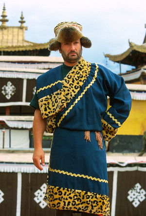 [GhengisMichele.jpg]
Ghengis Michele in full battle dress on top of the Potala.