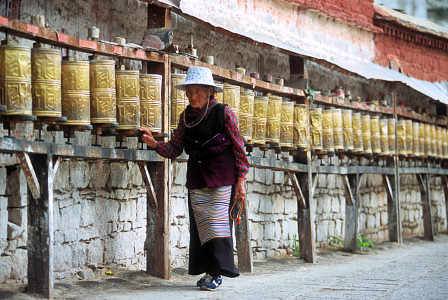 [PrayerDrums.jpg]
A circuit goes around the base of the Potala and pilgrims follow it pushing the thousands of prayer drums.