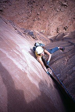 [Moses_HandCrackJenny.jpg]
Jenny finishing the jamming of the fourth pitch.