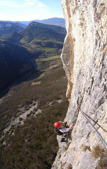 [20070120-PreslesTopomaniak_VPano_.jpg]
Jenny up on Topomaniak, one of the most classic route.