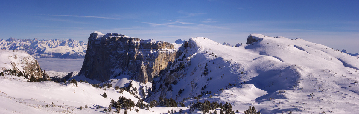 [20090102_142236_MtAiguilleSnowPano_.jpg]
Mt Aiguille seen from the Parquet ridge in fresh snow.