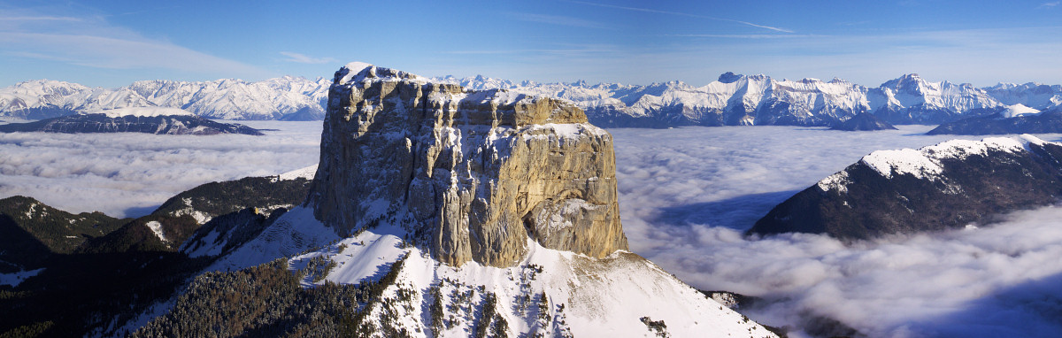 [20090102_145651_MtAiguilleSnowPano_.jpg]
Mt Aiguille in the snow, separating the Taillefer (left) and the Devoluy (right).