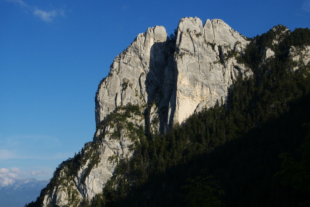 [20100922_174758_TroisPucelles.jpg]
Vue sur les 3 pucelles depuis le plateau.