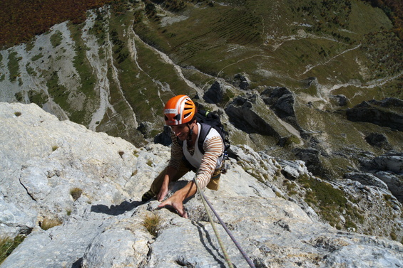 [20101009_140816_DeuxSoeurs.jpg]
Agostino on the higher slabs.