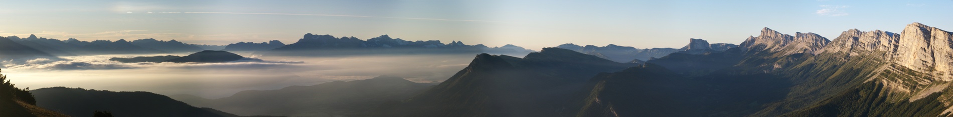 [20110922_075347_RandoVercorsPano_.jpg]
Panorama of the Devoluy, Triève, Mt Aiguille and east side of Vercors.