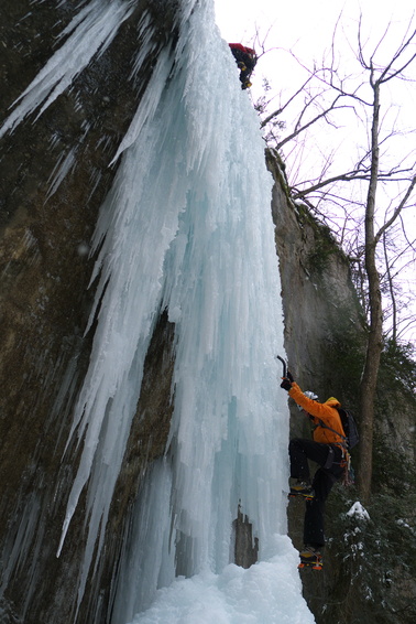 [20120211_112652_CascadeArbois.jpg]
A preceding party on the barely cohesive ice: it was like fingers of ice barely stuck together.