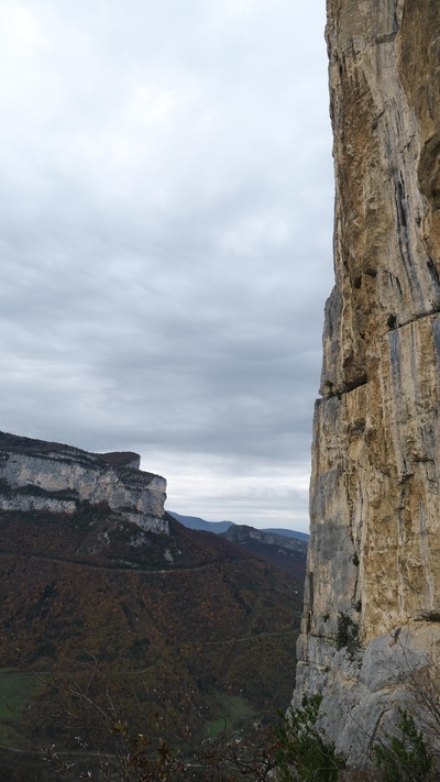 [20121118_113141_Choranche.jpg]
Profile view of the Choranche pillar, an old classic route.