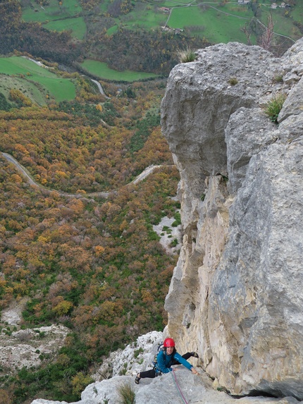 [20121118_124847_Choranche.jpg]
So classic indeed that while on the 1st pitch I remember having climbed it over 20 years ago. It wasn't easy then and it's not now.