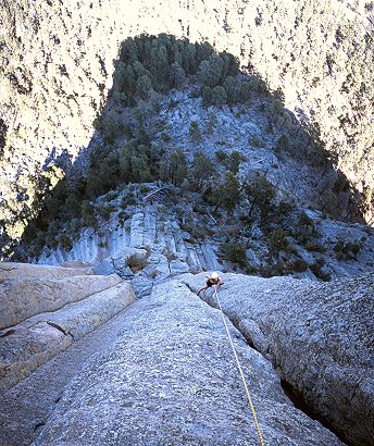 [PatentPendingPano.jpg]
Vertical panorama (2 horizontal pictures) of Jenny on Patent Pending, 5.8+ offwidth; Devil's Tower, Wyoming.