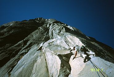 [EastButtressElCapTraverse.jpg]
Traverse on the upper part of the East buttress of El Capitan.