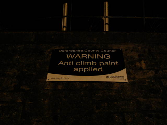 [AntiClimbingPaint.jpg]
Anti climb paint applied. What, say that again ?!?