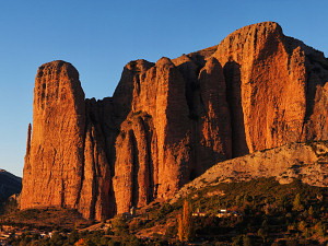 A view on the impressive potato walls of the Mallos de Riglos