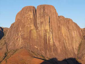 [20081016_055128_TsaranoroHRPano_.jpg]
The main wall of Tsaranoro, Madagascar. Resolution: 15372*10360: a whooping 160 megapixels ! The image you see below is a one-sixteenth reduction of the original.