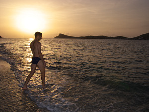 And for our 2009 male swimsuit calendar issue: Vincent at the beach