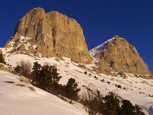 Les Deux Soeurs (the two sisters) and their exposed central couloir