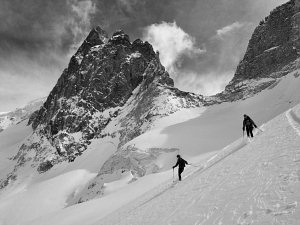 Skiing down the Enfechores right under the Meije