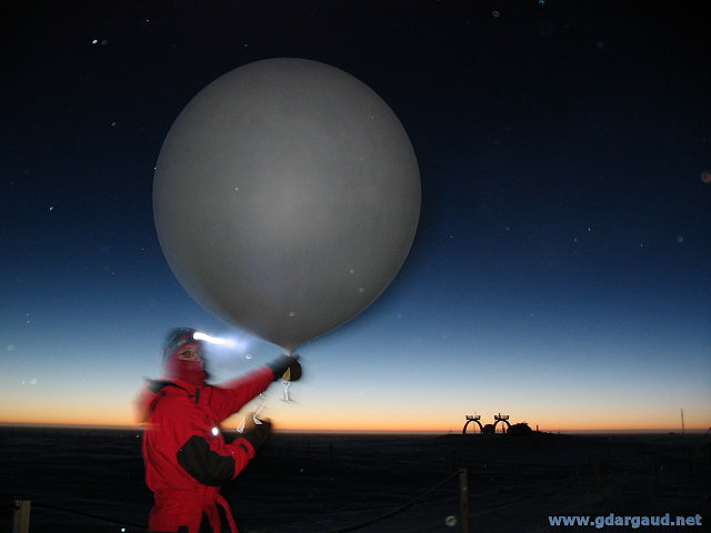 [20050405_09_Balloon.jpg]
Balloon launch in the evening. The little white dots are not stars but snowflakes illuminated by the flash.