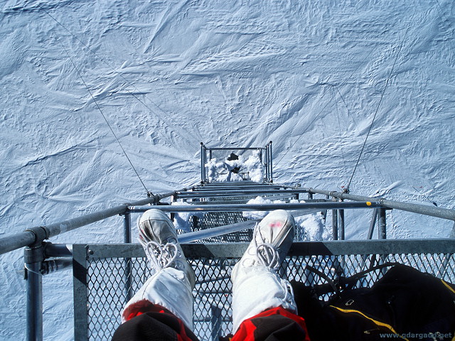 [LookDownFromMast.jpg]
Looking down at the high polar plateau from a height.