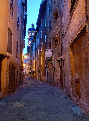 [20060621_0012325_StreetChurch_Overlap.jpg]
Street at night in old town of Briançon. Assembled from several exposures taken on a tripod.