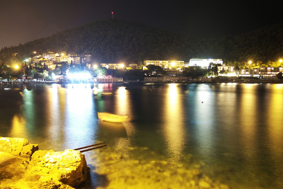 [20070820_222357_NightSeaLights.jpg]
City lights reflecting on the sea in the Dubrovnik harbor.