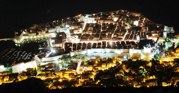 [20070824_204653_DubroNightE0.jpg]
Old town seen at night, with the harbor visible on left.