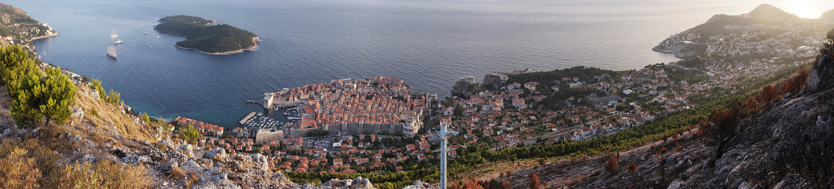 [20070825_185636_DubrovnikFromAbovePano_.jpg]
Panorama of Dubrovnik from the upper lift station.