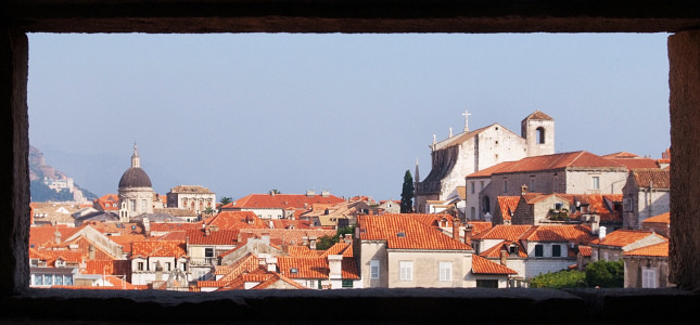 [20070829_162542_DubroWalls.jpg]
View on old town through a wall opening.