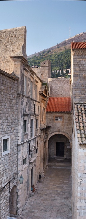 [20070829_172200_OldStreetVPano_.jpg]
Vertical HDR panorama of a street of old town. The main difficulty is to wait for all the tourist to leave. Well, one is okay I guess.